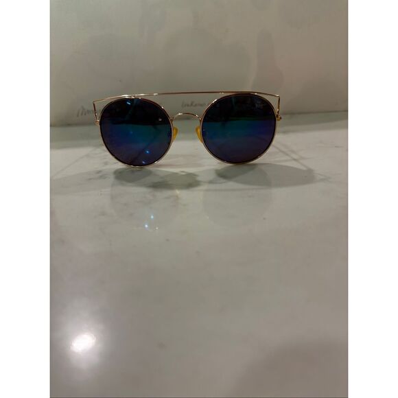 Betsy Johnson Sunglasses‎ Gold Colored Rim Round 5-1/8” Wide Heart Logo EUC - Picture 7 of 9